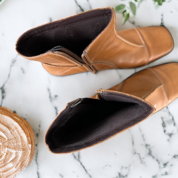 Clarks Y2K Tan Leather Heel Square Toe Boots Size 9.5 - Picture 12 of 14